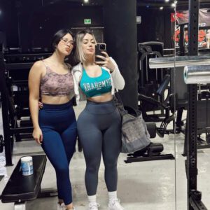 Somos 2 chicas latinas venezolanas dispuestas a complacerte