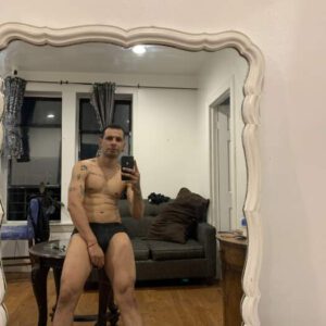 Latino con buena erección caliente muy masculino