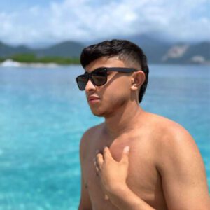 Hola soy un chico de 19 años completamente  descomplicado