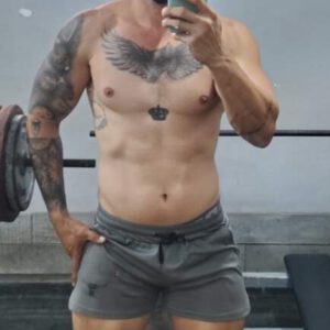 chico de compañía scort para mujeres y parejas acá en Cuba