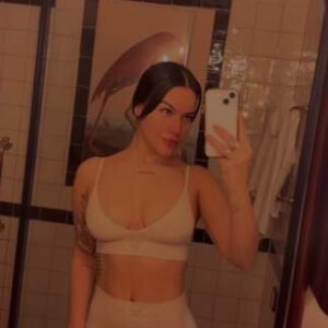 cubana caliente te espera en el WhatsApp con el contenido más rico